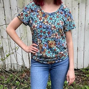 Flower short sleeve top